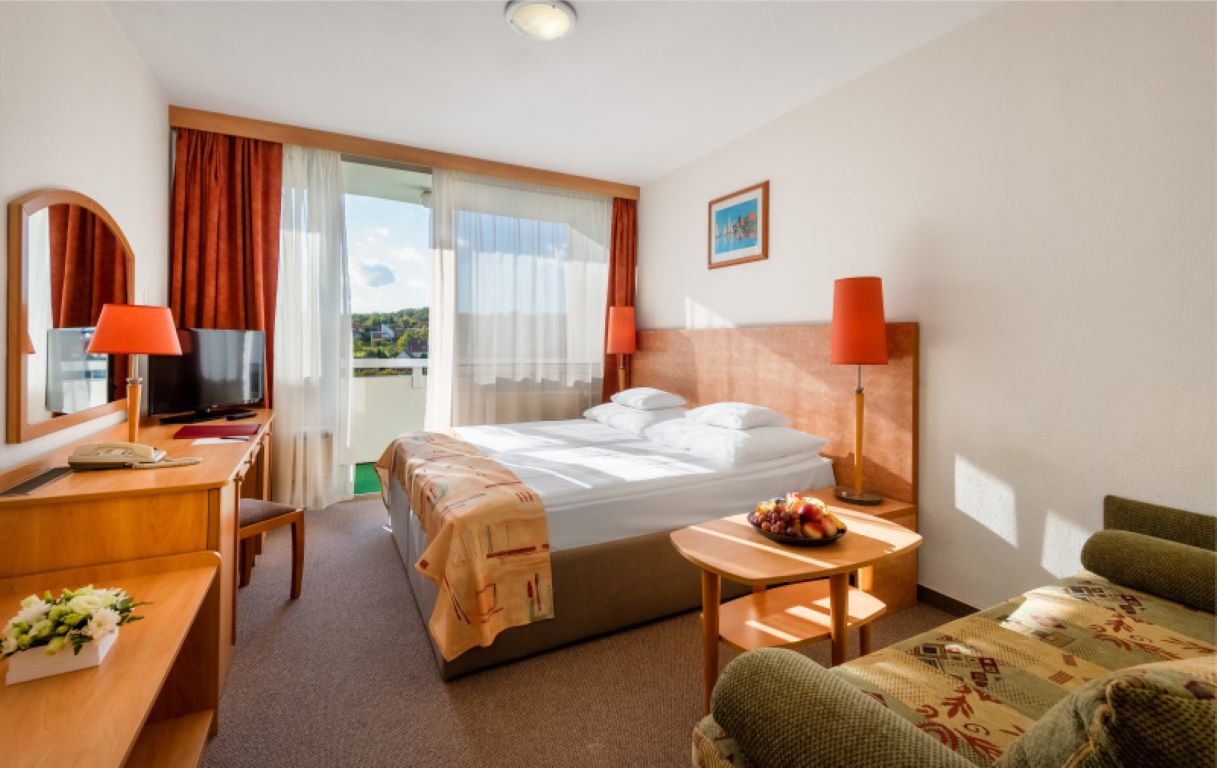 Hunguest Hotel Freya-Superior double room pomocni lezaj.jpg