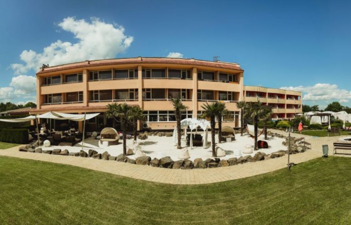 Belenus Thermalhotel-Dvoriste.jpg