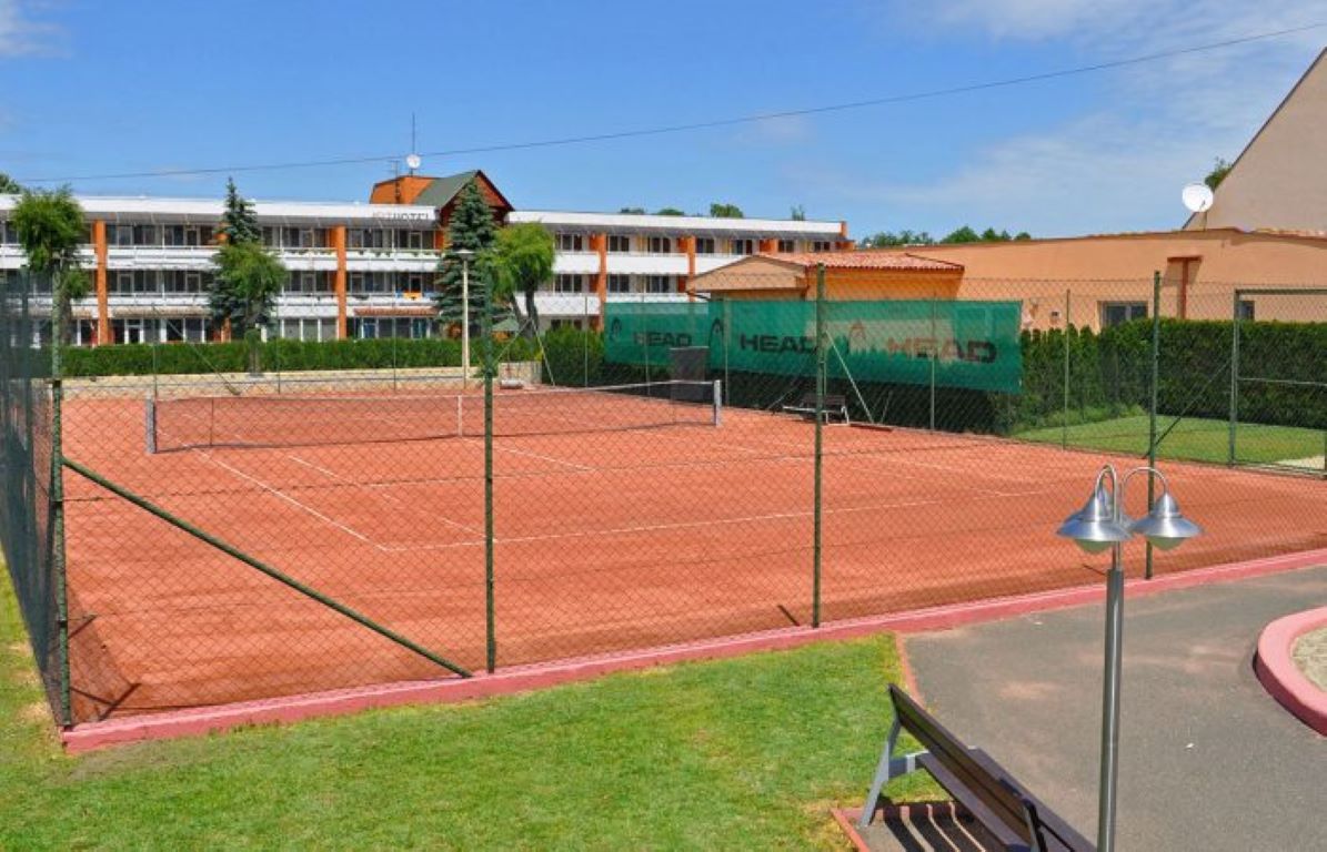 Belenus Thermalhotel-Teniski teren.jpg