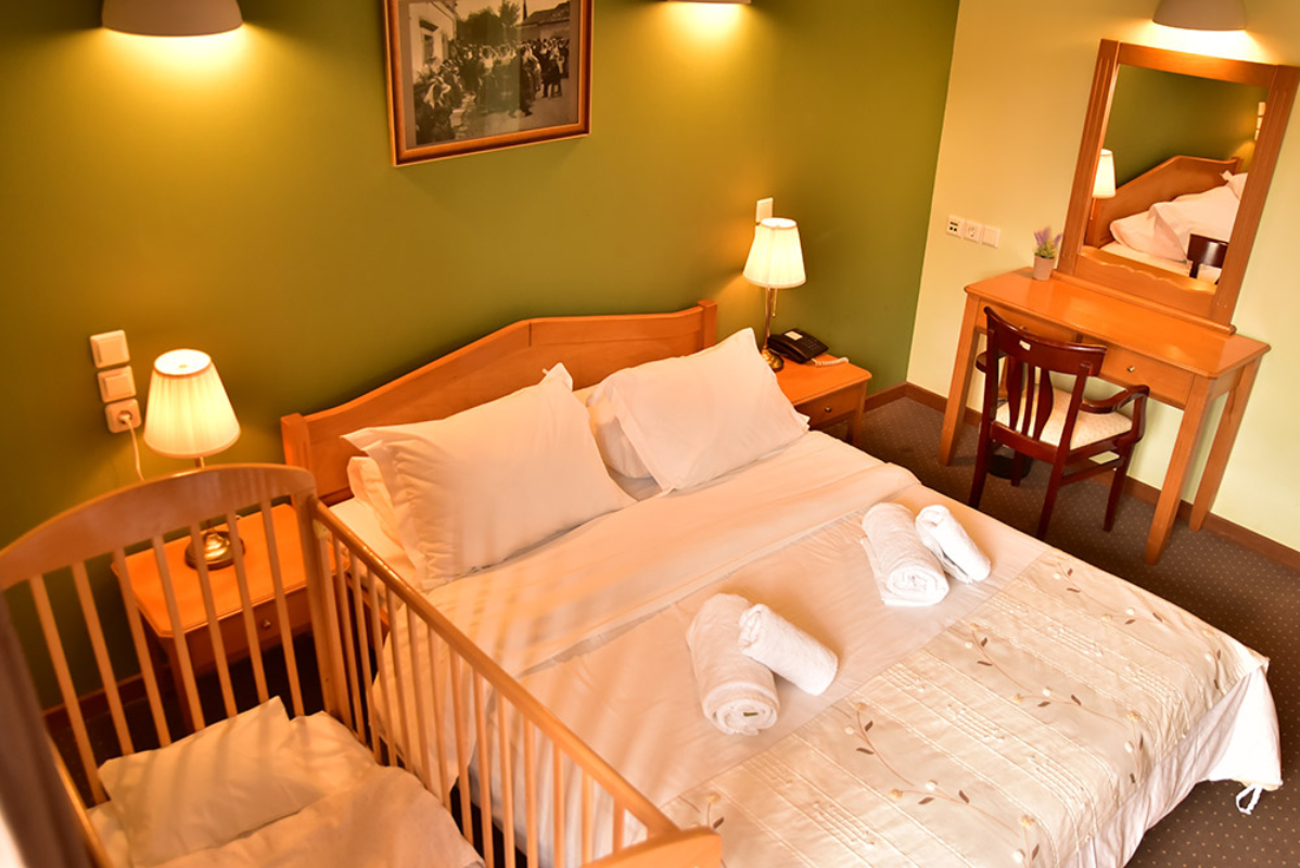 Mont Helmos Hotel classic dvokrevetna soba.jpg