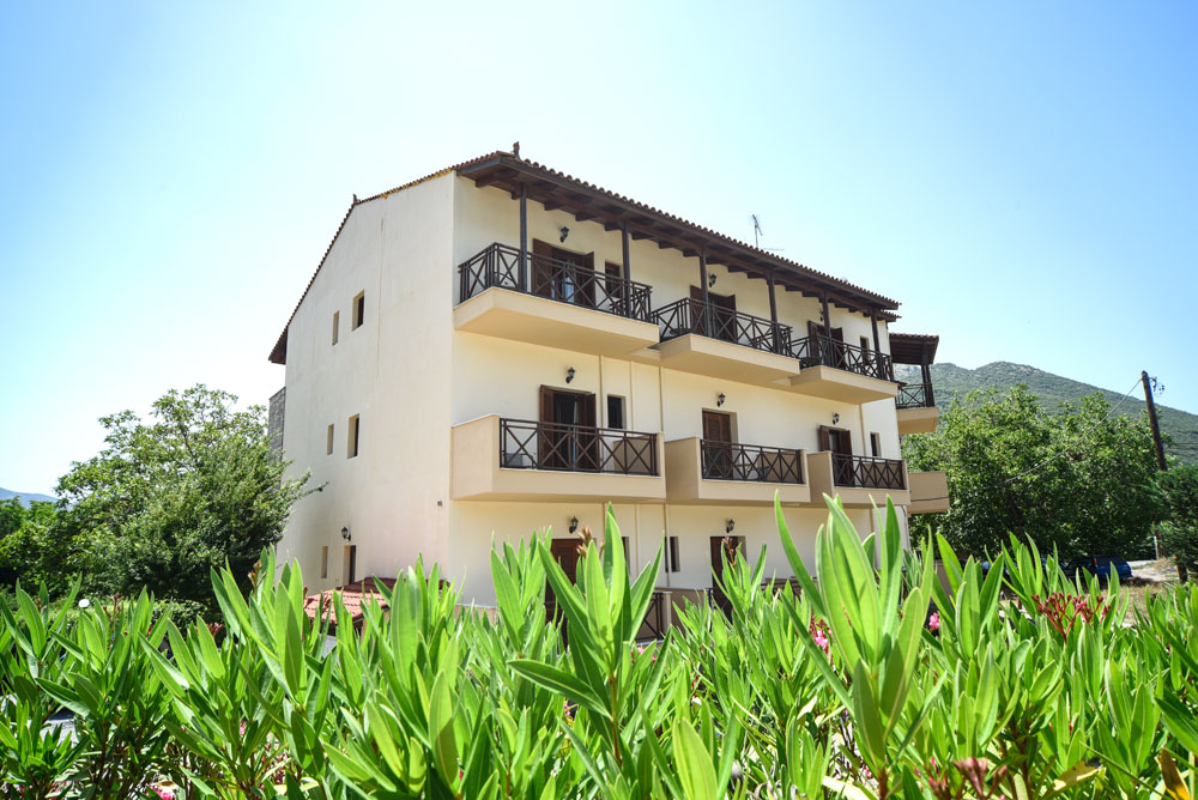 Mont Helmos Hotel glavna zgrada.jpg