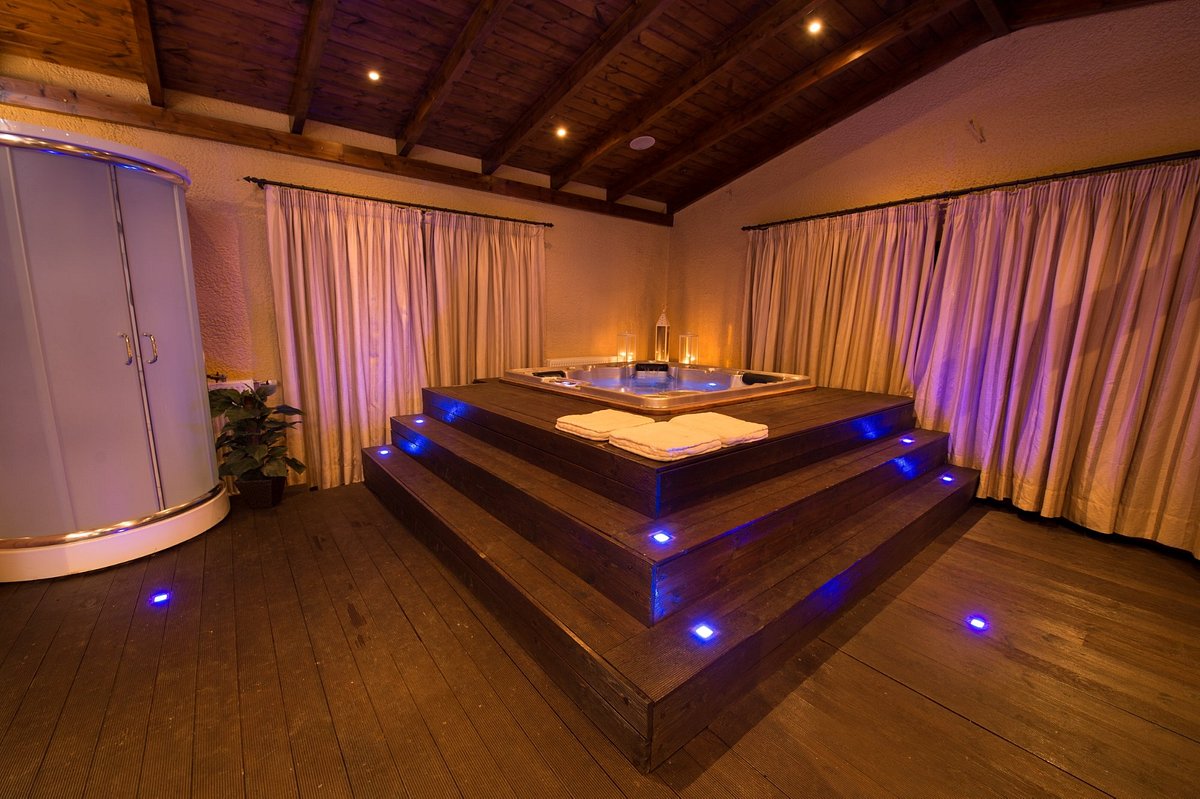 Filoxenia Hotel & Spa hidromasažna kada.jpg