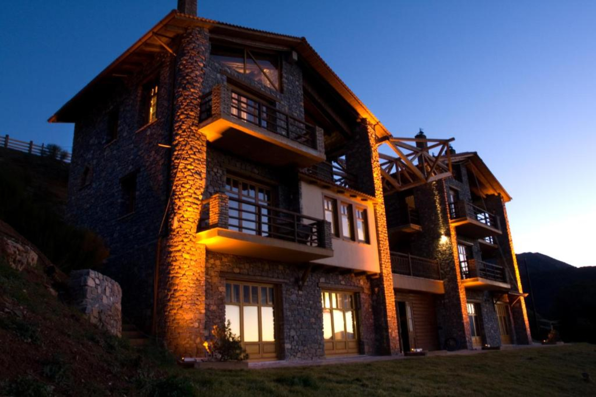 Azainas Chalet glavna zgrada.jpg