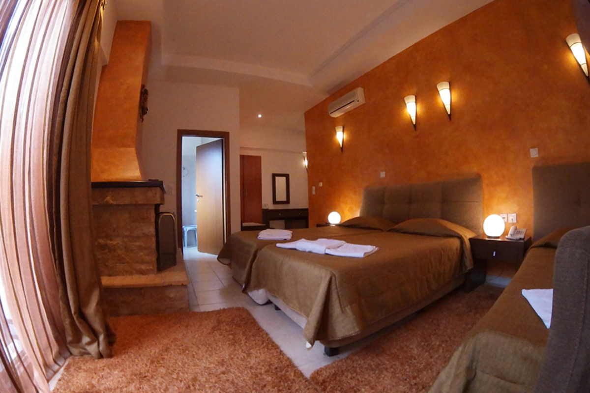 Ahilion hotel izgled sobe sa kaminom.jpg