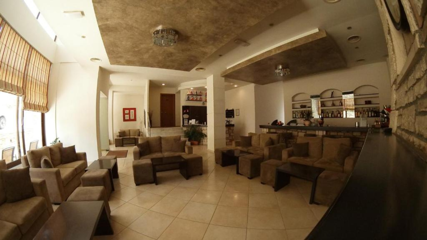 Ahilion hotel lobi.jpg