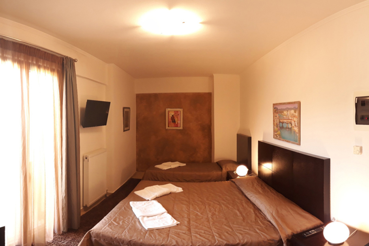 Ahilion hotel trokrevetna soba.jpg