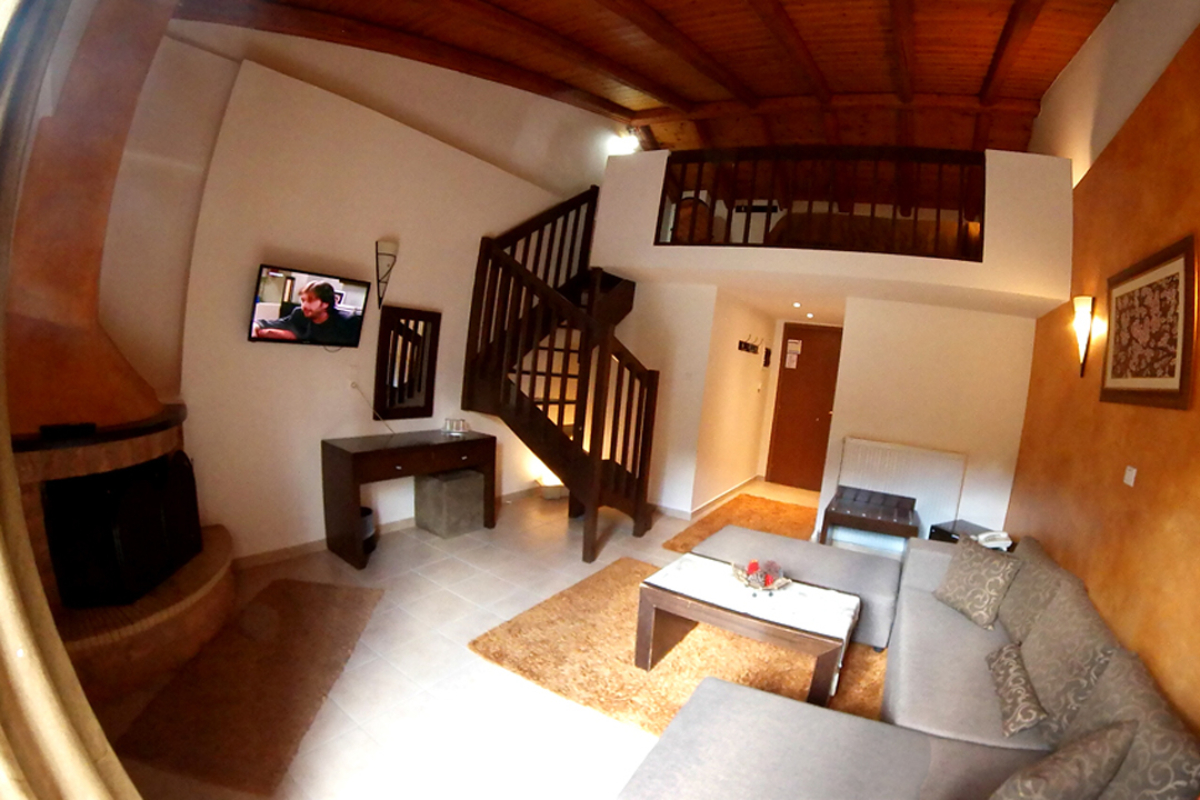 Hotel Ahilion soba sa kaminom.jpg