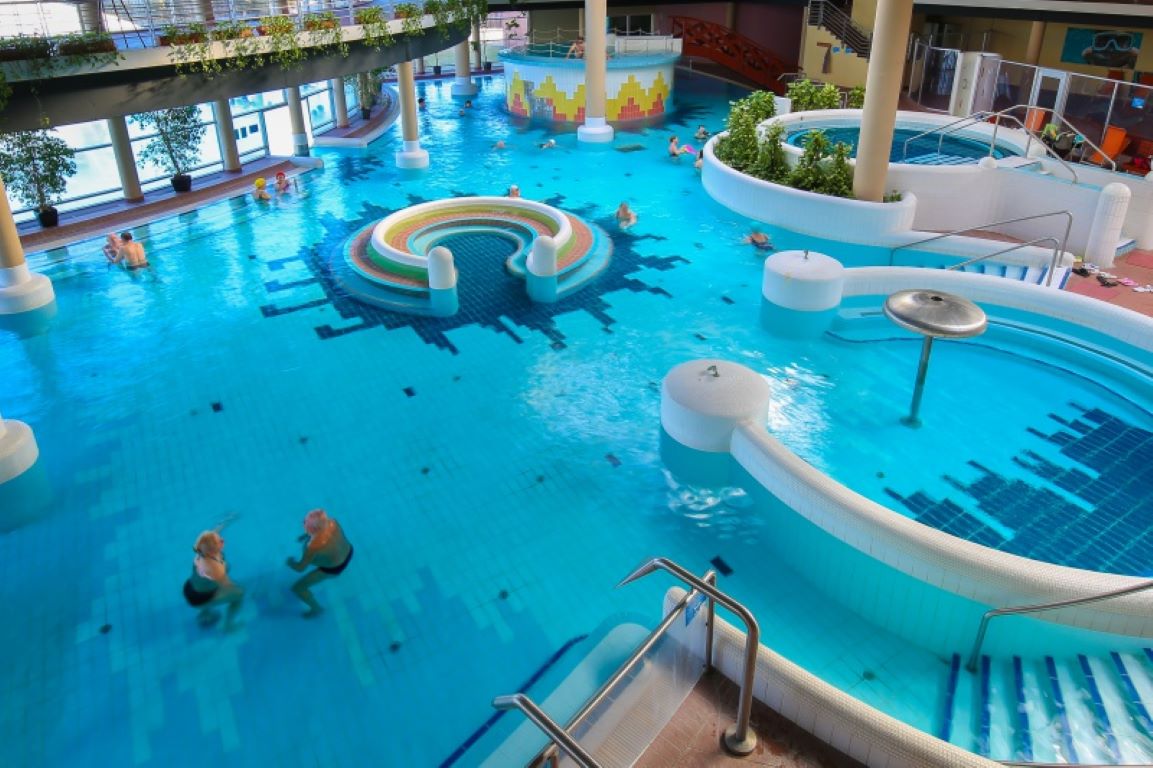 Hunguest Hotel Forras-Aquapolis bazeni.jpg