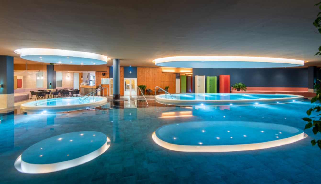 Hunguest Hotel Forras-Kompleks bazena.jpg