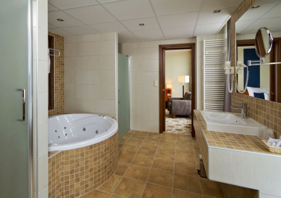 Hunguest Hotel Forras-Suite superior.jpg