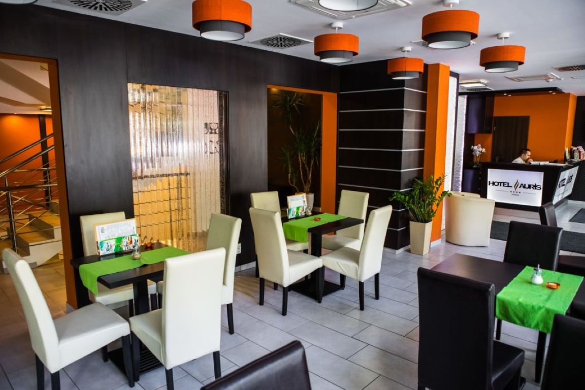 Hotel Auris-Lobby.jpg