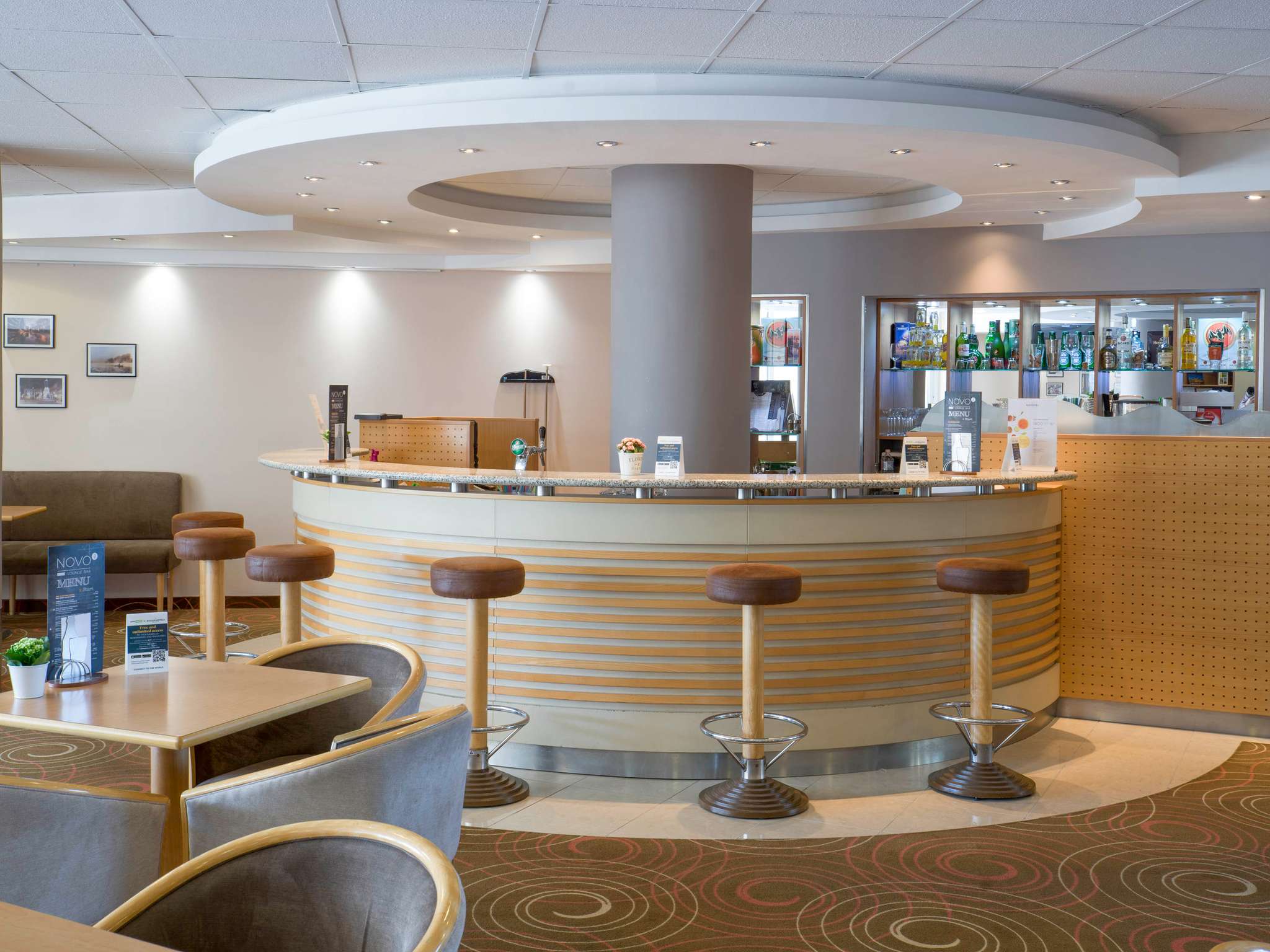 Novotel Szeged-Lounge bar.jpg