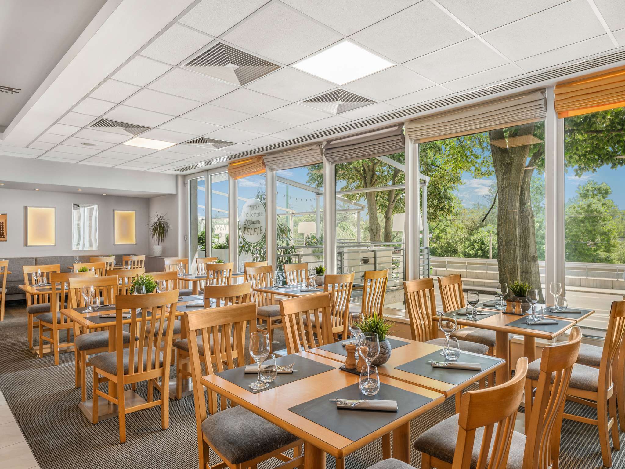 Novotel Szeged-Restoran.jpg