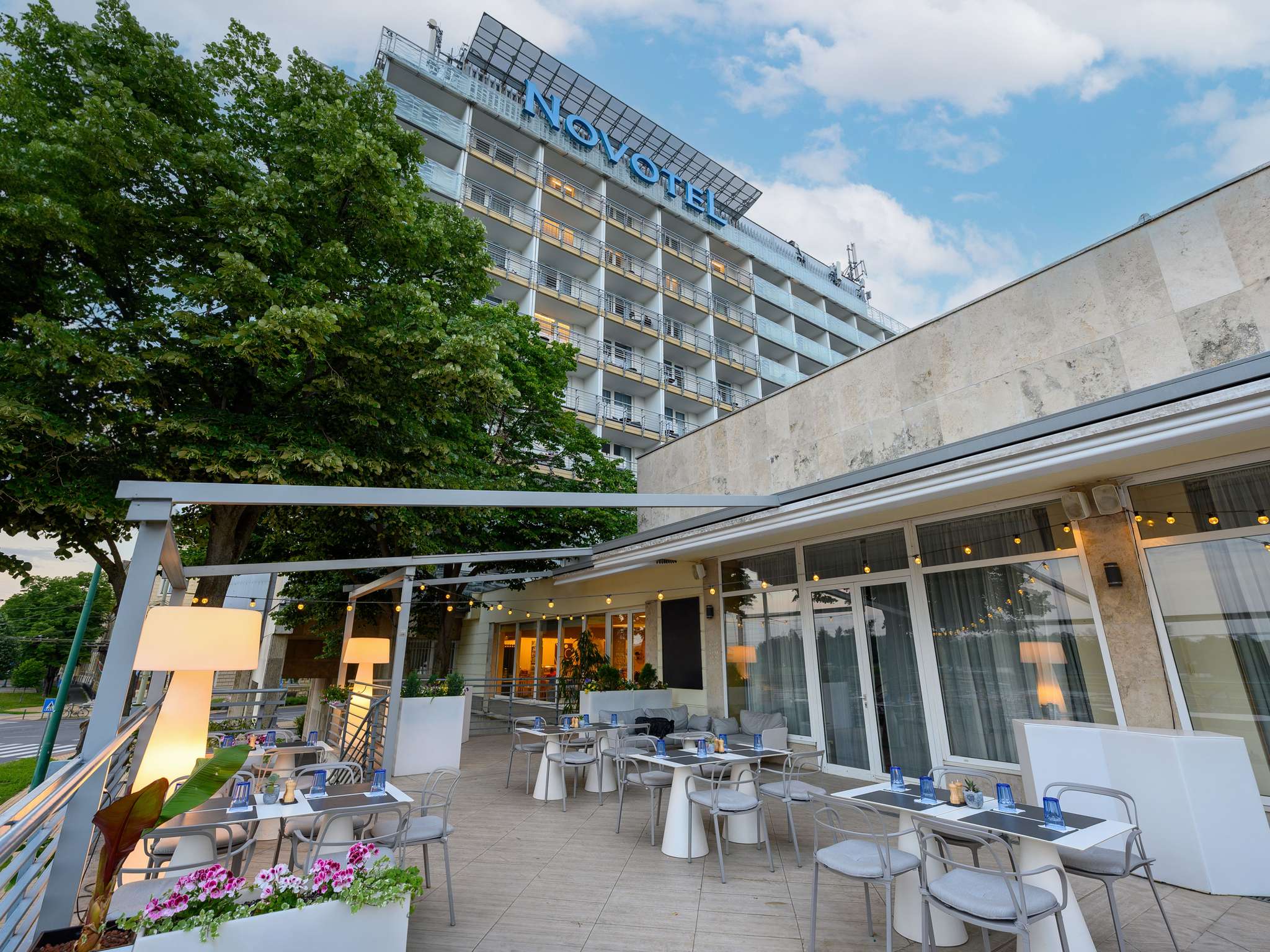 Novotel Szeged-Terasa bara.jpg