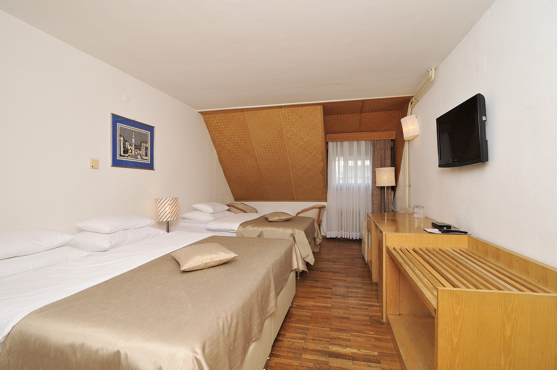 Club A Kopaonik Hotel-Trokrevetna soba.jpg