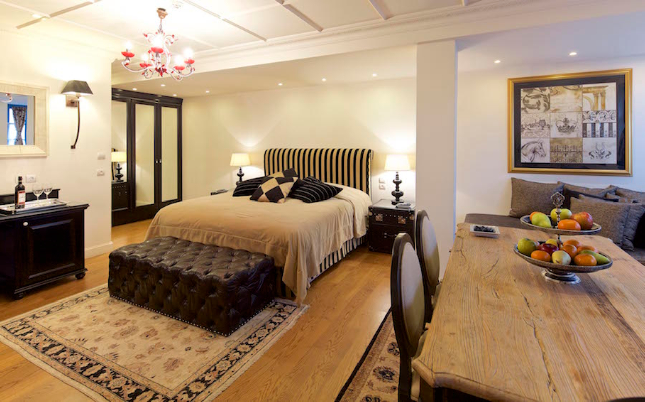 Zagori Suites deluxe apartman sa kaminom.jpg