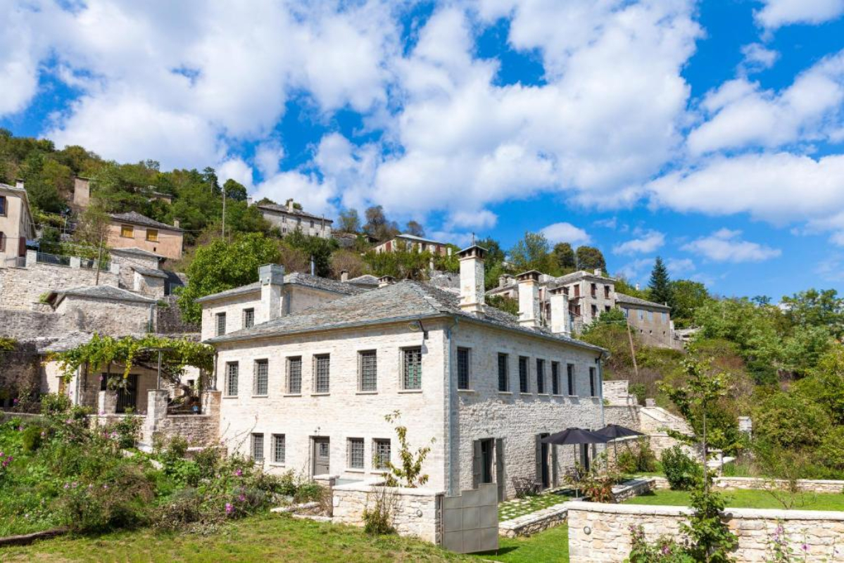 Aperios Chora Hotel spoljni izgled.jpg