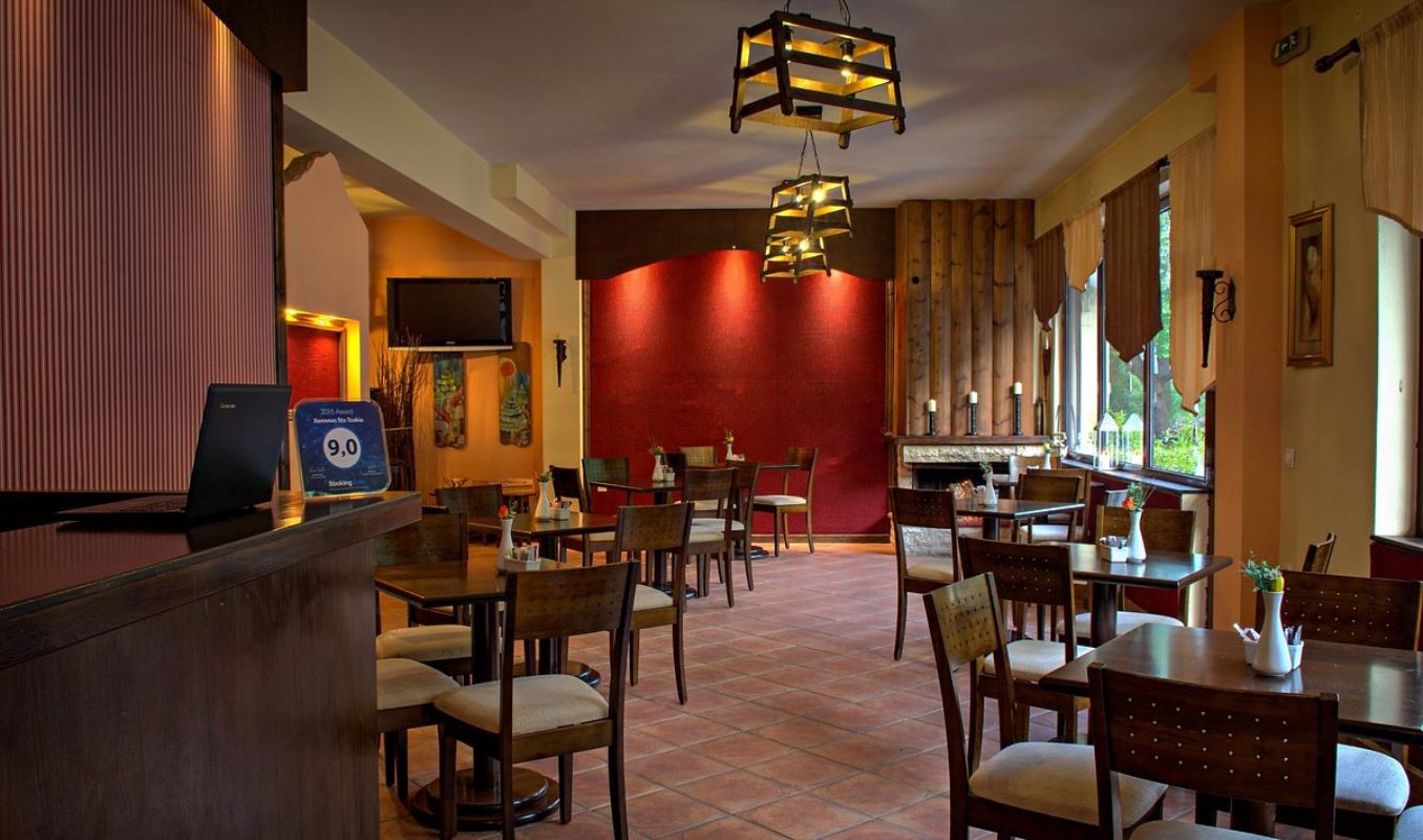 Xenonas Sta Tzakia lobi bar.jpg