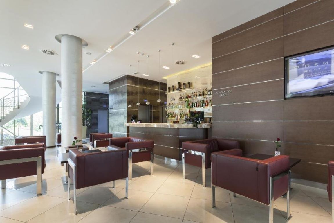 Premier Aqua Hotel-Lobby bar.jpg