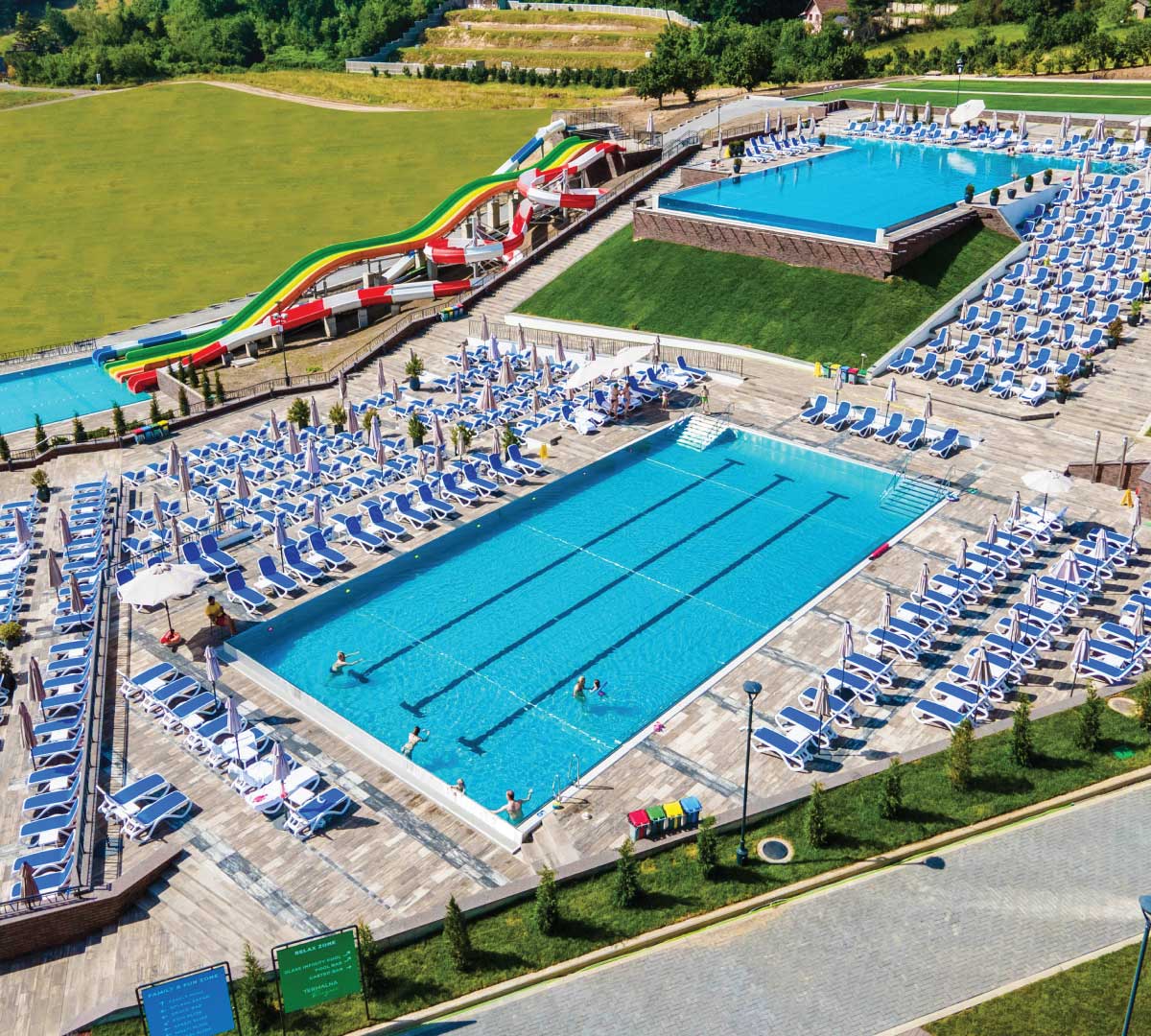 Movenpick Resort and Spa Fruske Terme-Kompleks spoljasnjih bazena.jpg