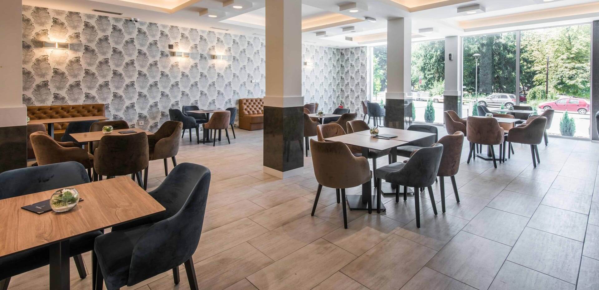 Fontana Hotel-Lobby bar.jpg