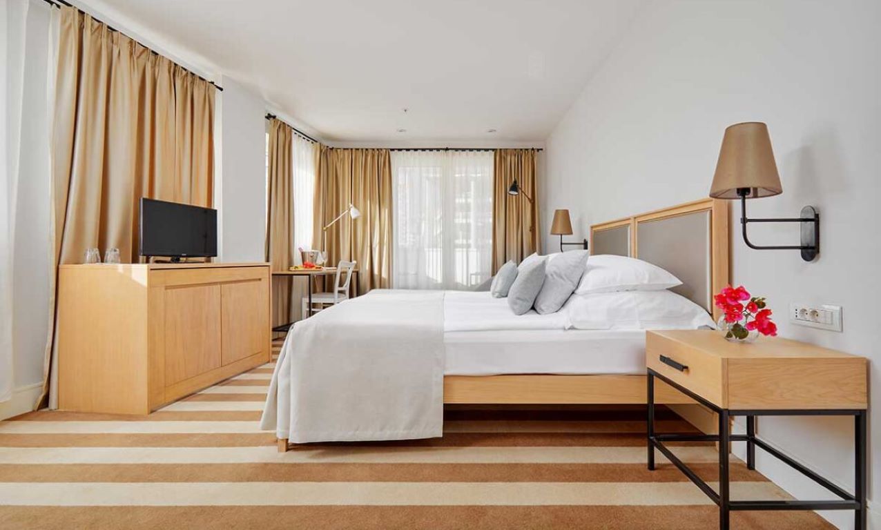Budva Hotel-Adaptirana standardna soba.jpg