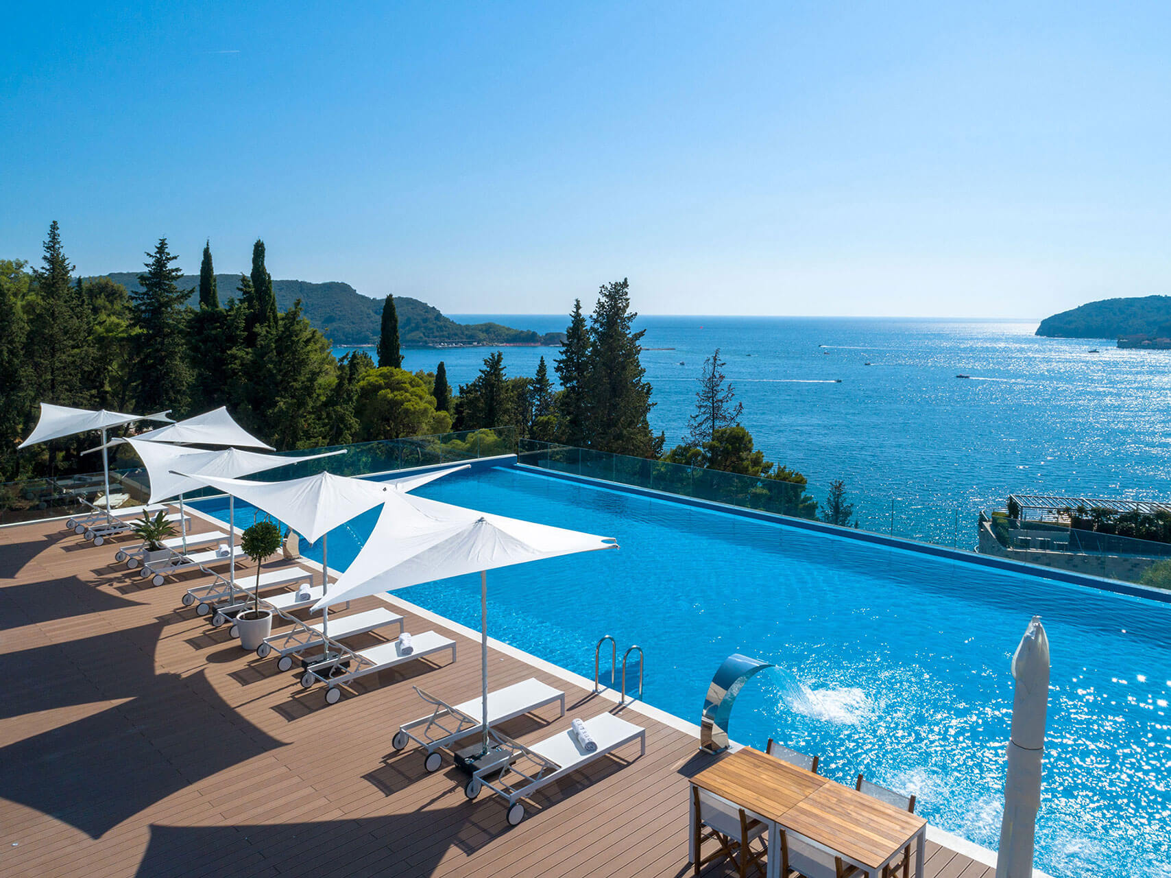 Dukley Hotel & Resort-Bazen.jpg