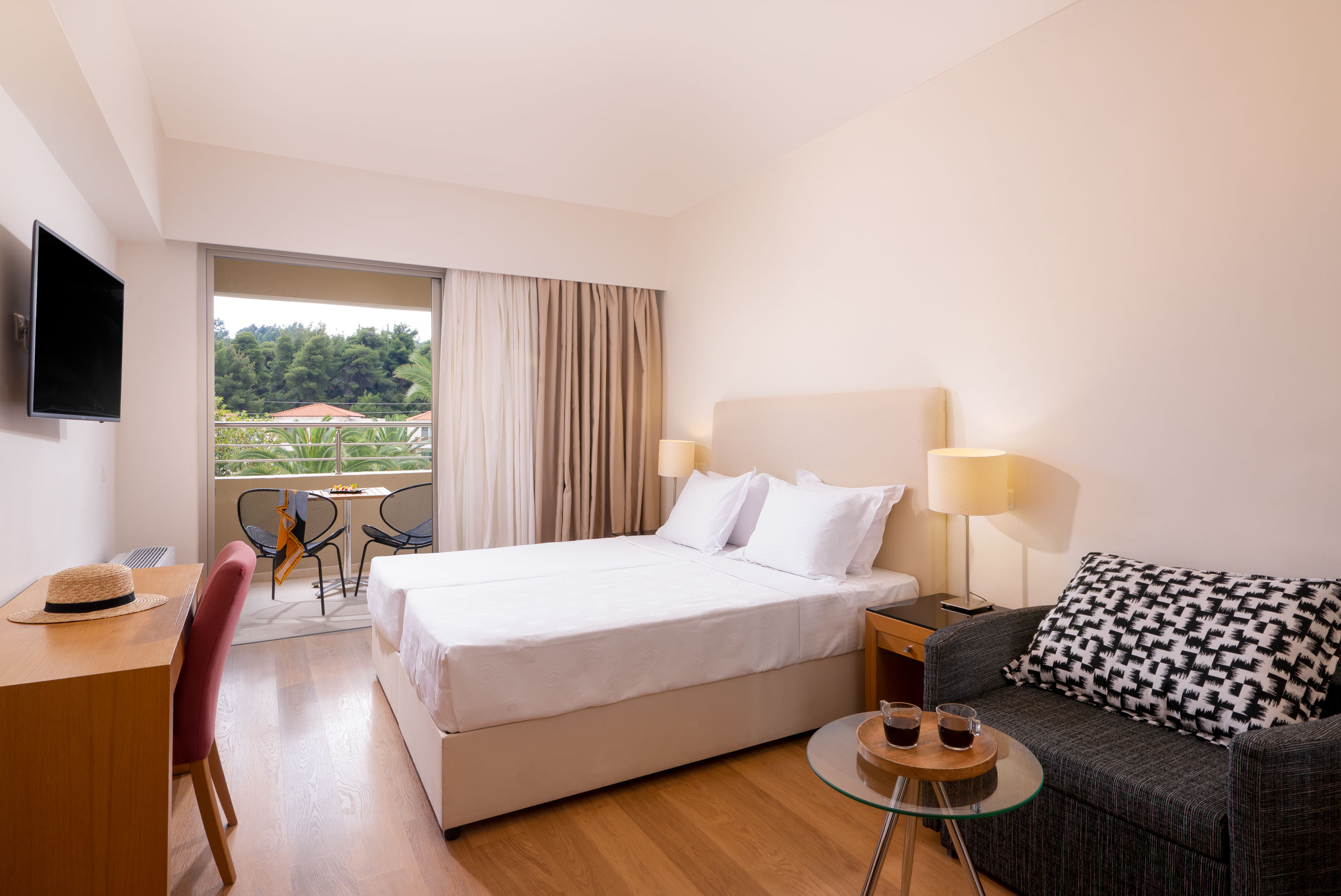 Kassandra Palace Hotel Deluxe Room GV 3.jpg