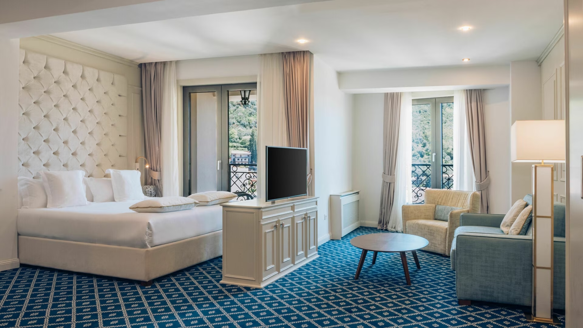 Hotel Iberostar Slavija-Junior suite delimican pogled more.jpg