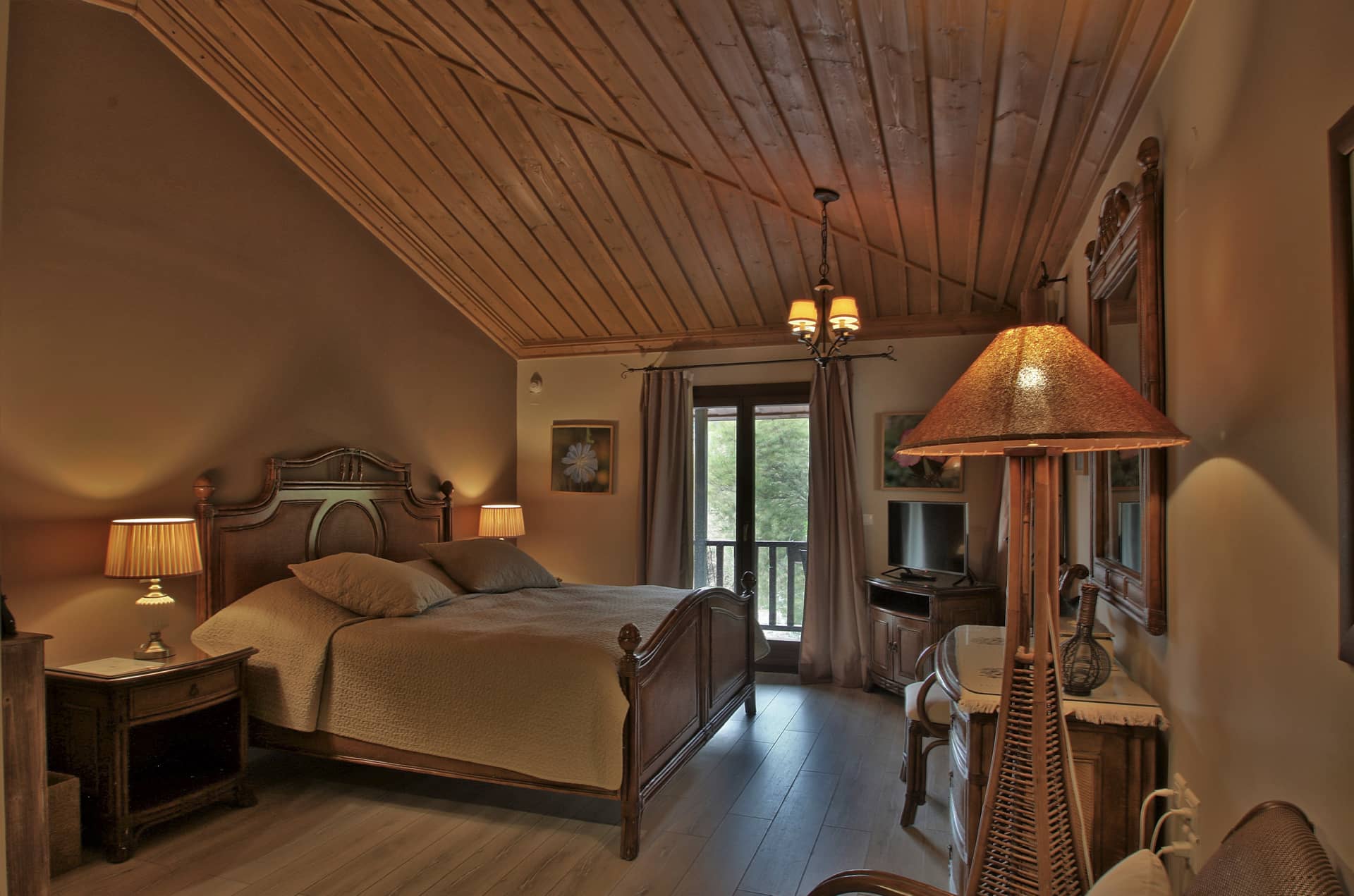 Boutique Hotel Skamnos delux dvokrevetna soba.jpg