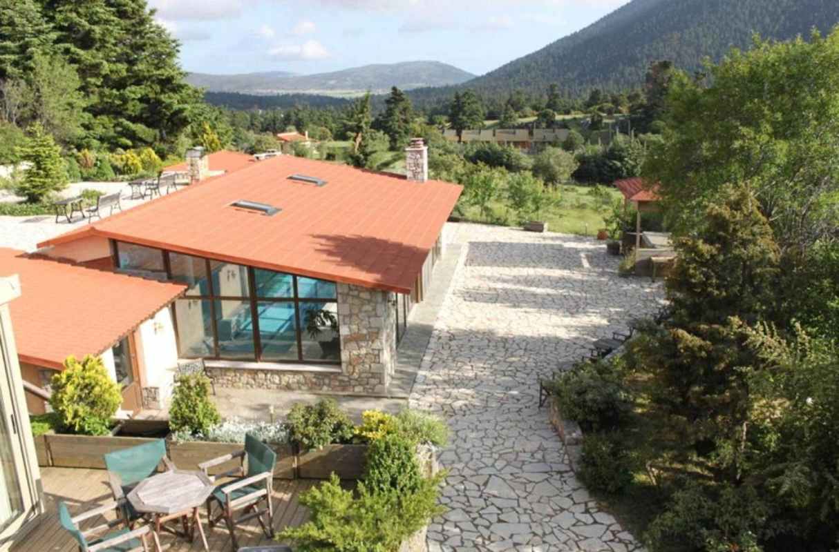 Boutique Hotel Skamnos dvorište.jpg