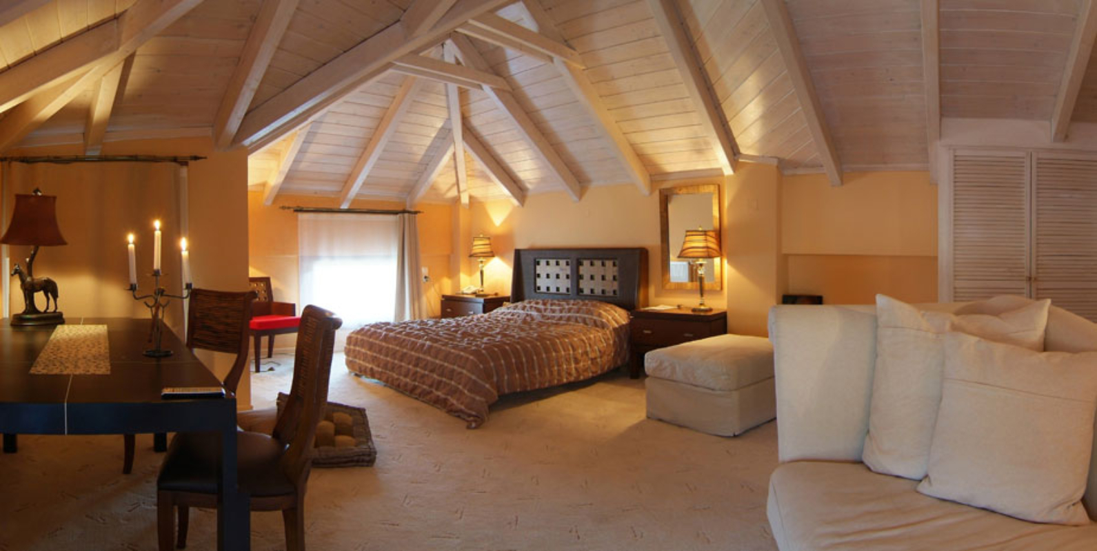 Boutique Hotel Skamnos žuto potkrovlje.jpg