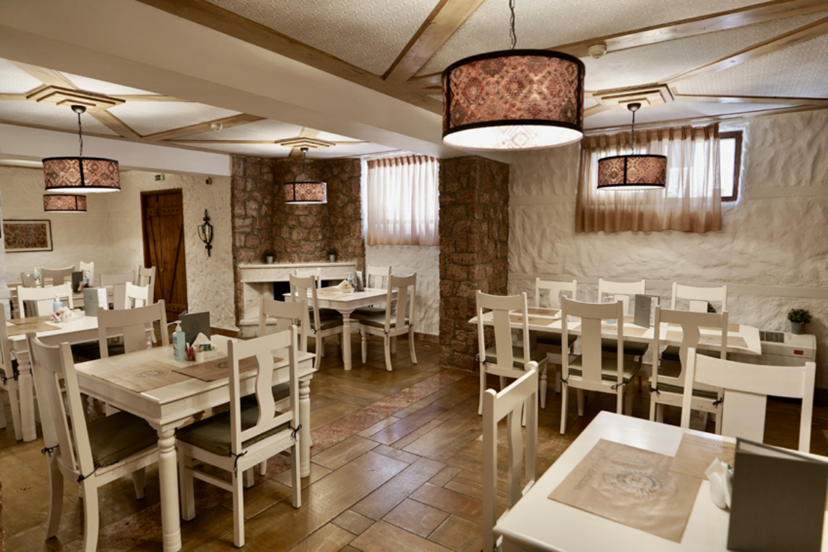 Xenonas Iresioni restoran.jpg