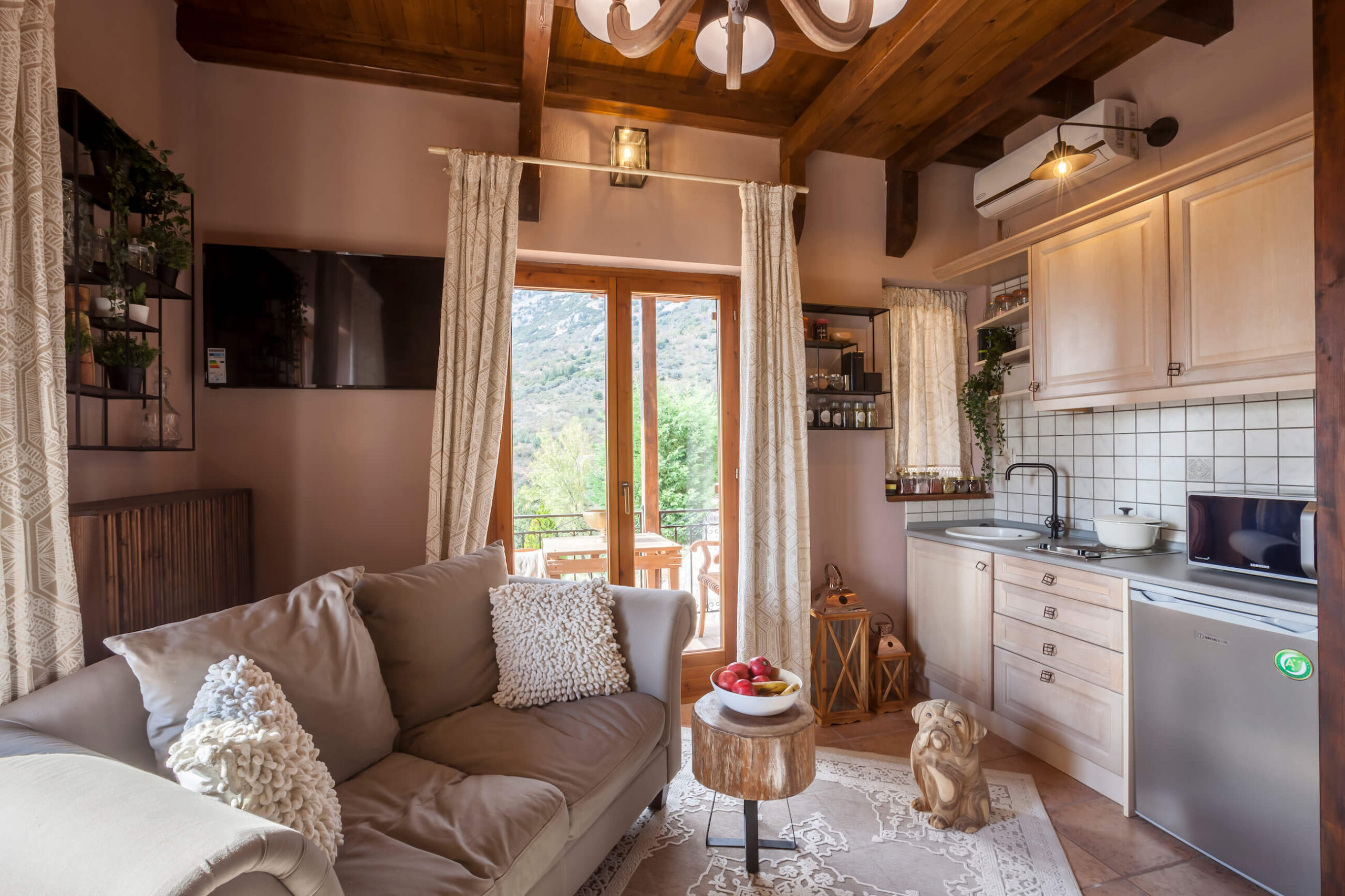Rock Dandy Mountain House trpezarija.jpg