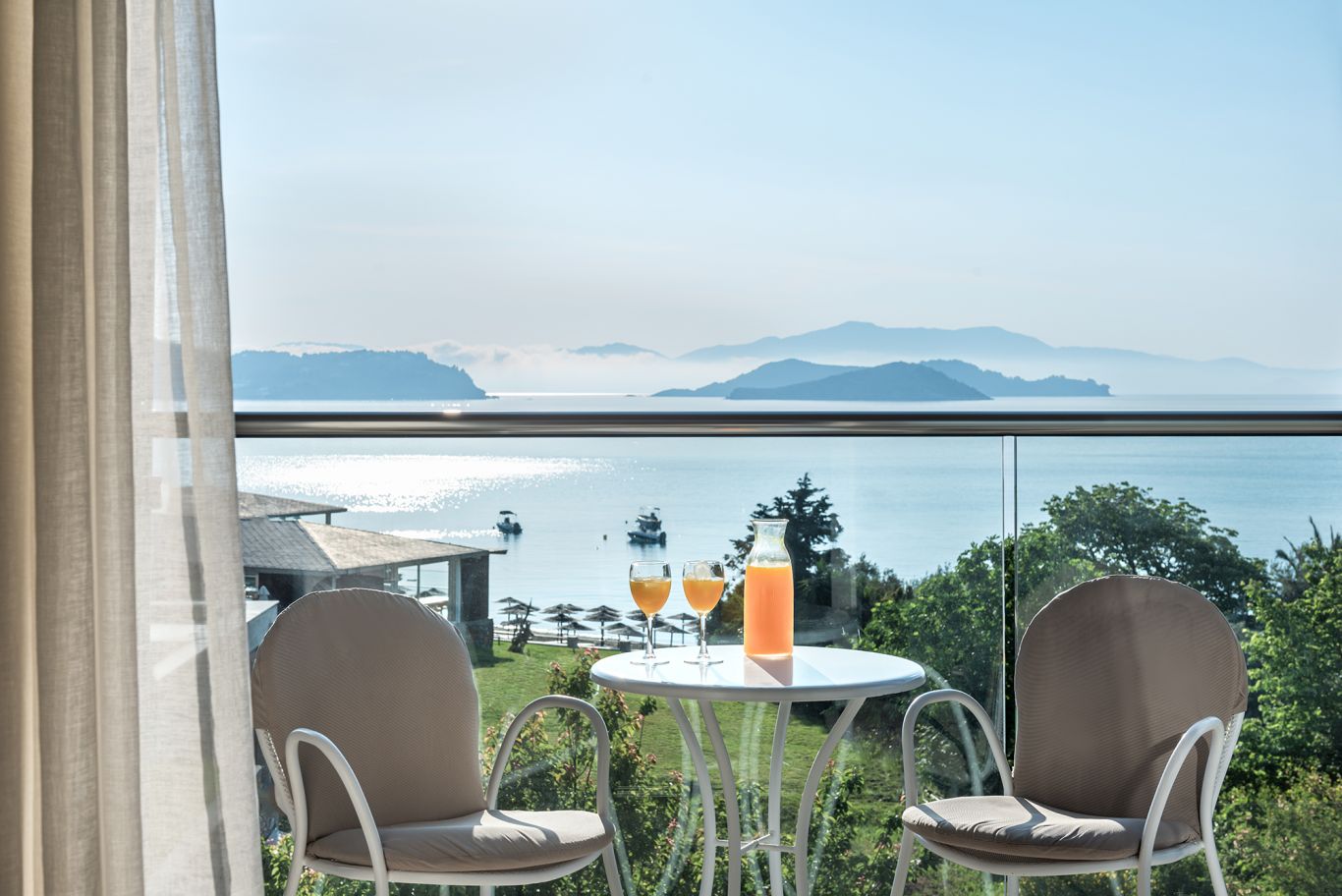 Kassandra Bay Resort Suites & Spa balkon sa pogledom na more.jpg