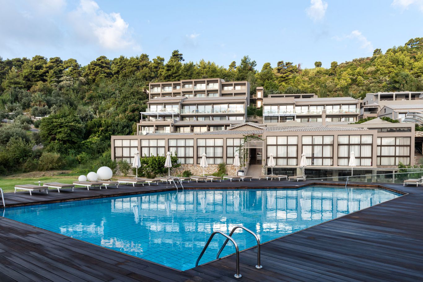 Kassandra Bay Resort Suites & Spa bazen.jpg