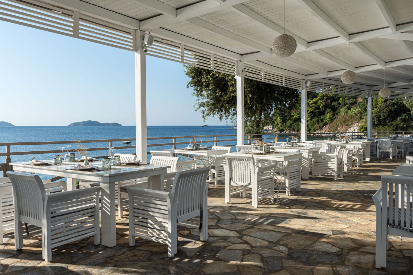 Kassandra Bay Resort Suites & Spa restoran na terasi.jpg