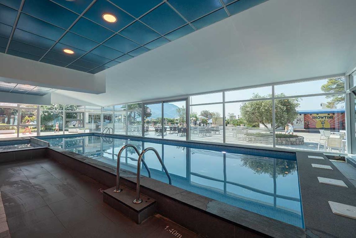 Montenegro Beach Resort Hotel-Zatvoreni bazen.jpg