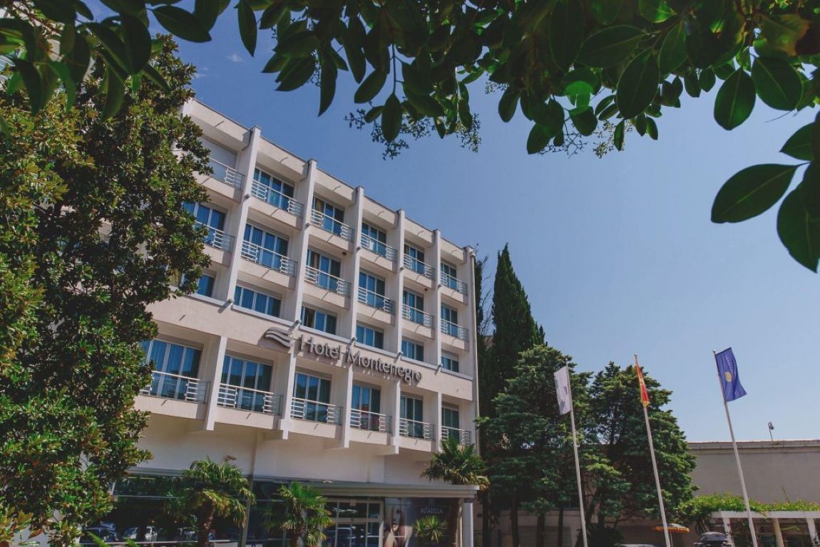Montenegro Beach Resort Hotel-Zgrada hotela.jpg