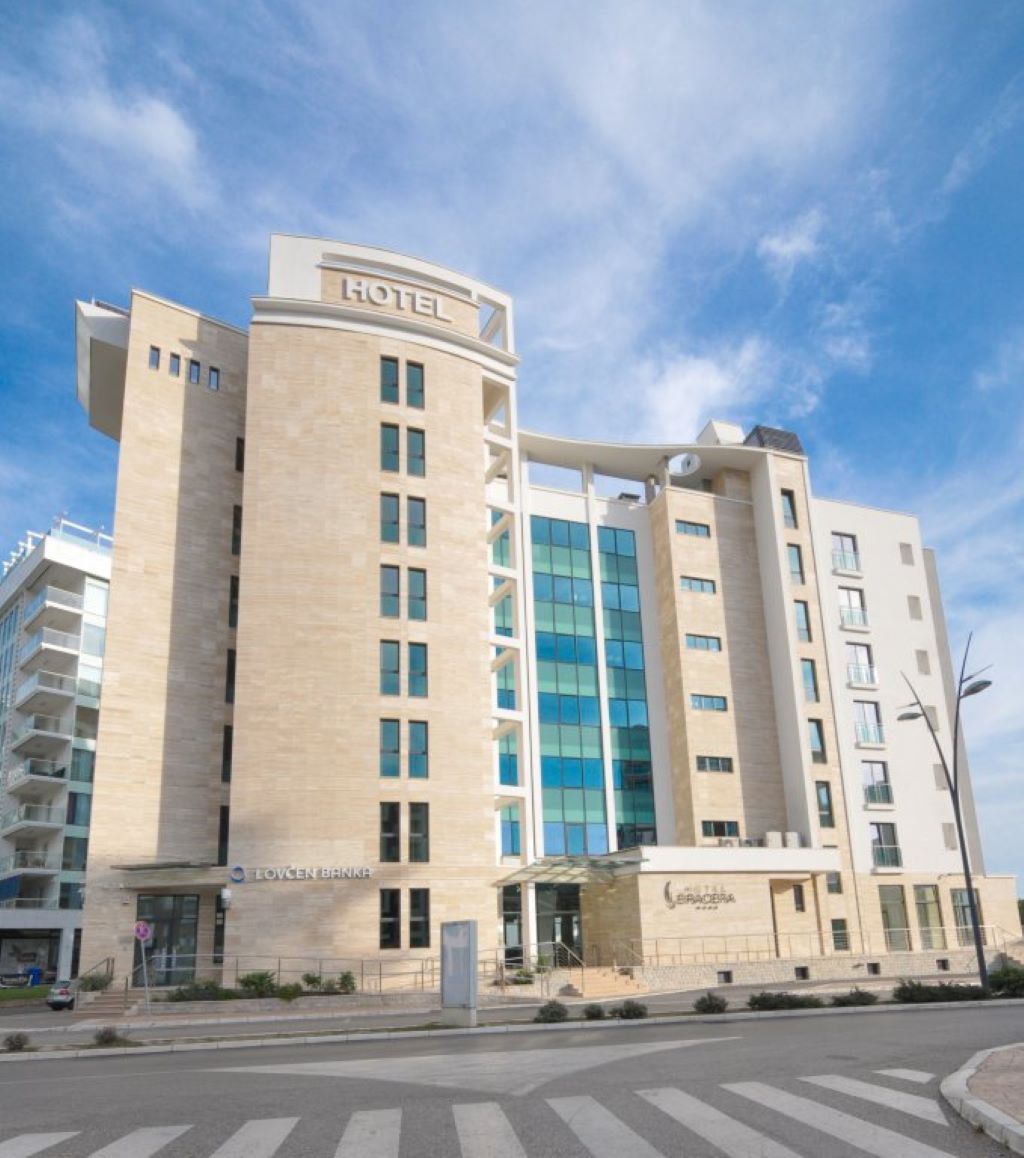 Bracera Hotel-Hotel spolja.jpg