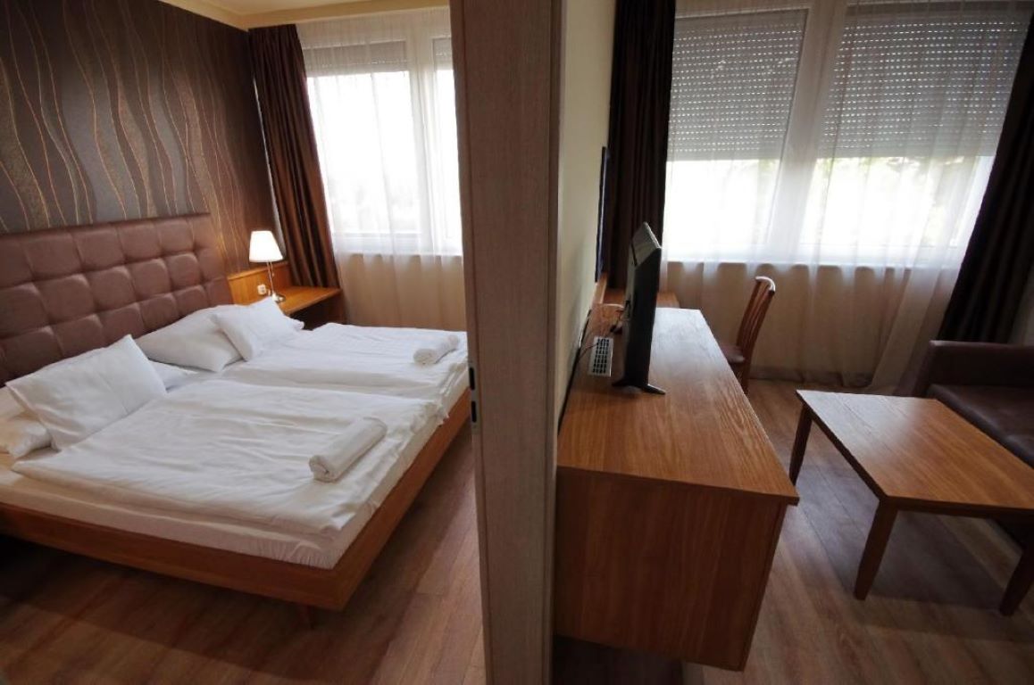 Hotel Aqua-Superior family room.jpg