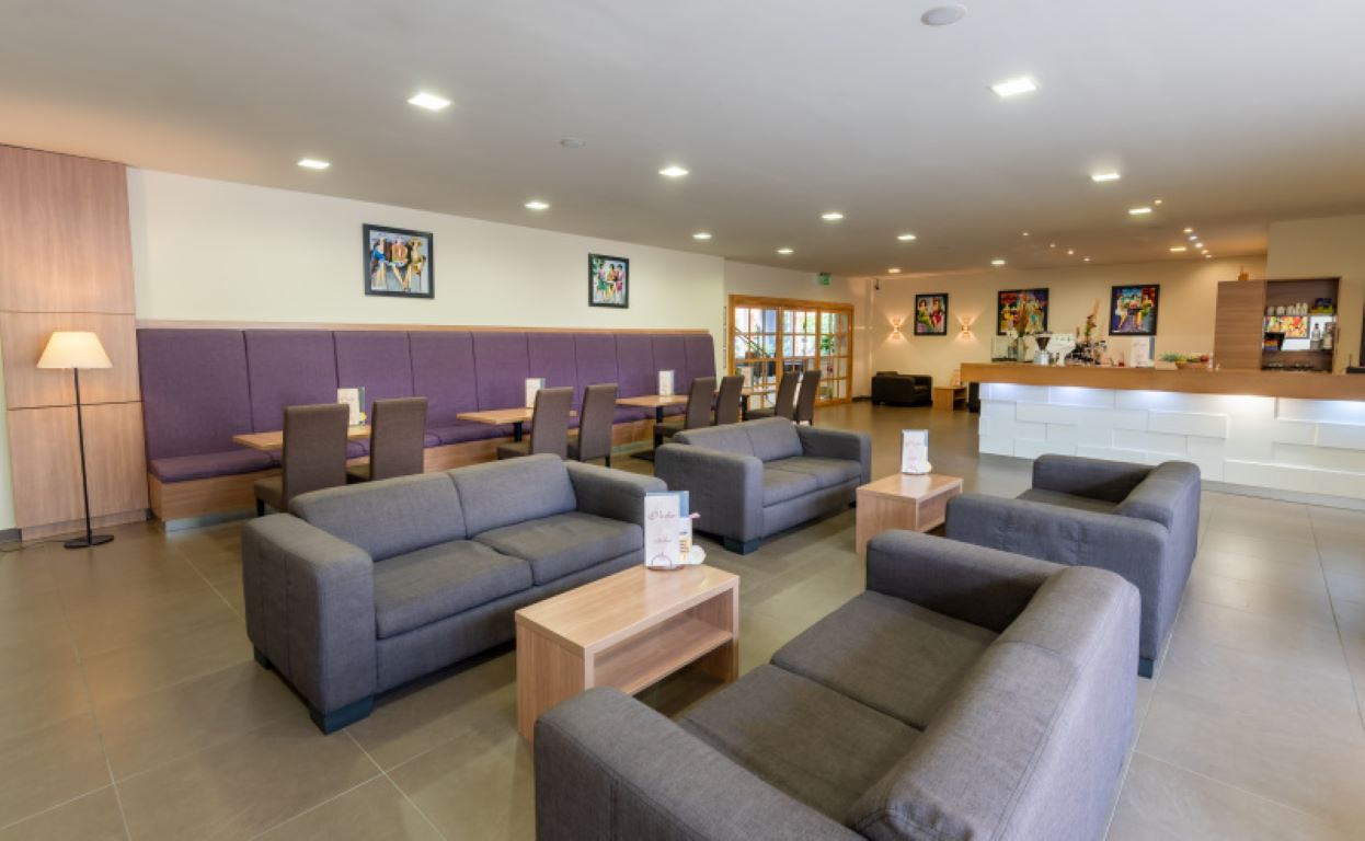 Hunguest Hotel Gyula-Lobby.jpg