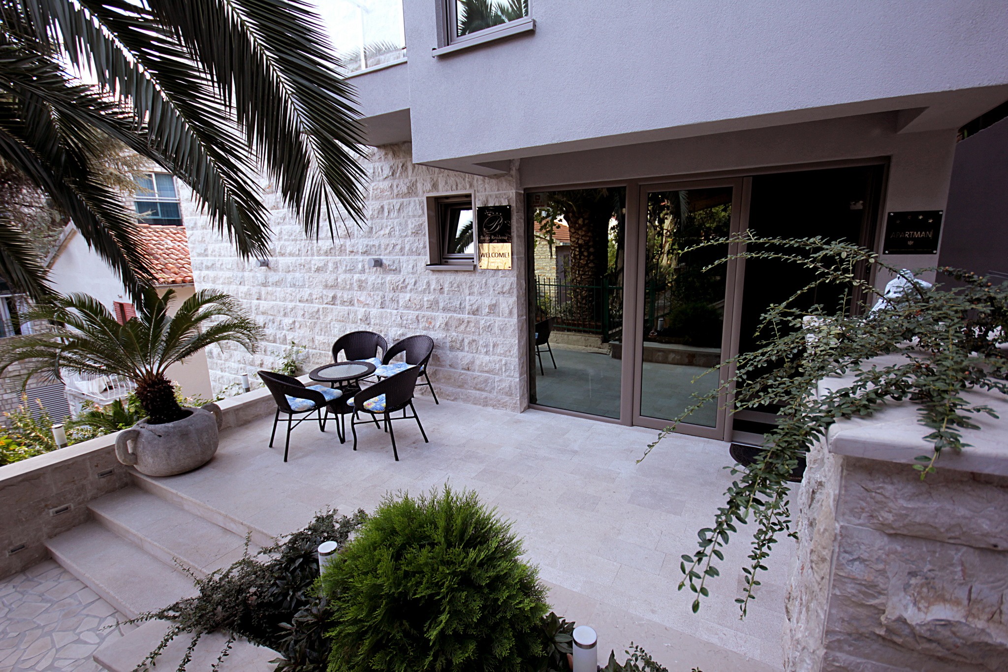 Butua Residence-Ulaz u hotel.jpg