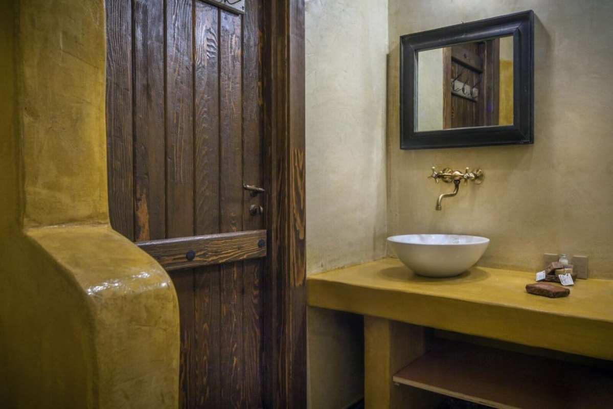 Montanema Handmade Village Nest kuća za dvoje-kupatilo.jpg