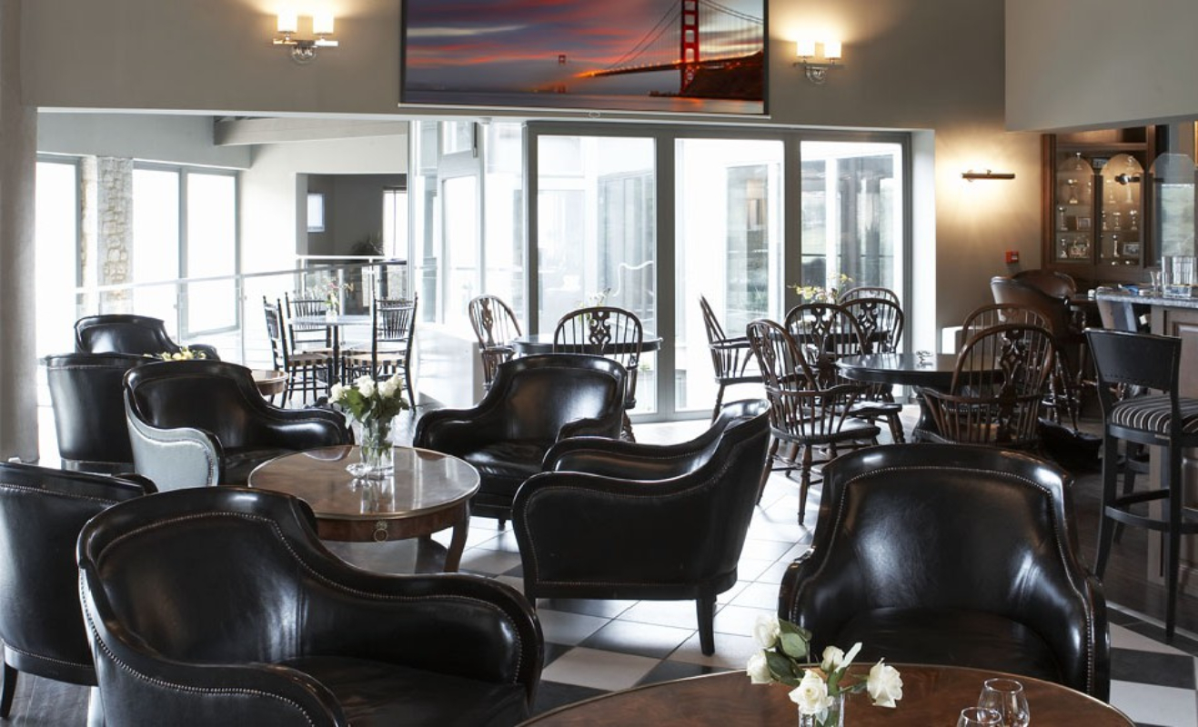 Hotel Aegli bar.jpg