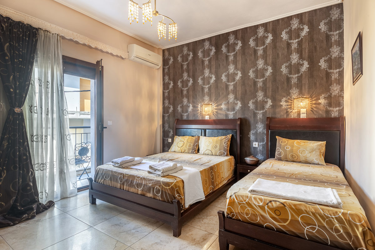 Toti Boutique Rooms izgled trokrevetne sobe.jpg