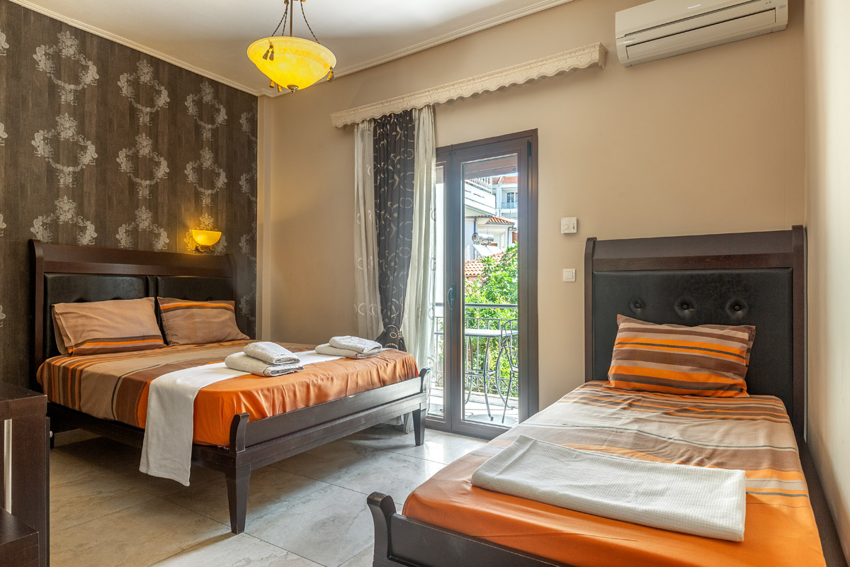 Toti Boutique Rooms trokrevetna soba.jpg