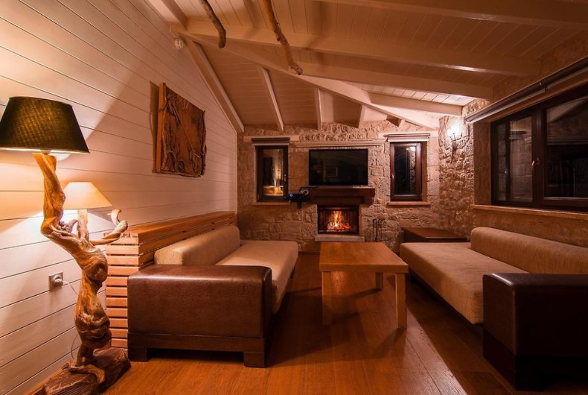 Aelia Chalet Livadi dnevni boravak.jpg