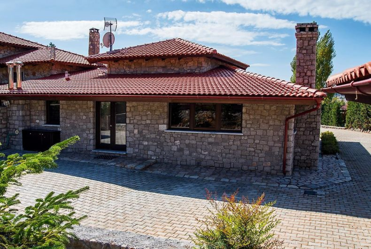 Aelia Chalet Livadi izgled od spolja.jpg