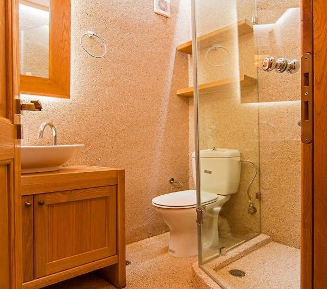 Aelia Chalet Livadi kupatilo.jpg